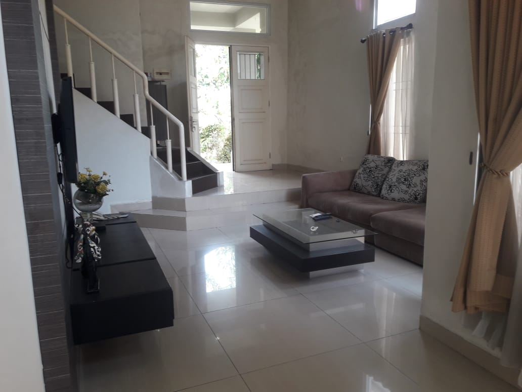 Rumah Disewakan Fully Furnished di Taman Menteng Lippo Cikarang